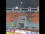 Bentrokan-antarsuporter-pecah-di-laga-Persib-Bandung-vs-Persis-Solo.jpg