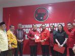 Benyamin-Davnie-dan-Pilar-Saga-Ichsan-kembalikan-formulir-penjaringan-DPC-PDIP.jpg