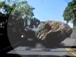 Bongkahan-batu-hantam-mobil-saat-gempa-Taiwan.jpg