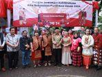 Bupati-Bekasi-Dani-Ramdan-di-TPS-24-Komplek-Perumahan-Zona-Eropa-Deltamas.jpg