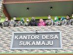 Bupati-Bogor-Ade-Yasin-baju-safari-hitam-meninjau-Kantor-Desa-Sukamaju-pada-Jumat-142022.jpg