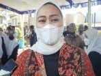 Bupati-Karawang-Cellica-Nurrachadiana-gagal-naik-haji.jpg