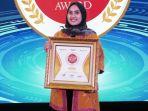 Corporate-Communications-GB-Sanitaryware-Sheila-Fitria-dalam-Award-Ceremony-Brand-Choice-Award-2024.jpg