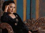 Dyah-Roro-Esti-saat-mengenakan-kebaya.jpg