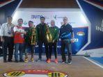 Eko-Yuli-Irawan-dan-Luluk-Diana-lifter-terbaik-Kejurnas-Angkat-Besi-2022.jpg
