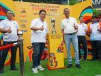 Erick-THohir-bersama-Heru-Budi-Hartono-saat-hadiri-langsung-acara-trophy-tour-Piala-Dunia-U-17.jpg