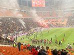 FLARE-PRAMONO-PERGI-Pertandingan-Persija-Jakarta-versus.jpg