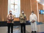 Gubernur-DKI-Jakarta-Anies-Baswedan-saat-menghadiri-Gereja-Katolik.jpg