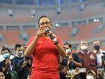 Gubernur-DKI-Jakarta-Anies-Baswedan-usai-laga-uji-coba-bertajuk-Trofeo-Silaturahmi-Jakarta-di-JIS.jpg