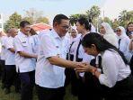 Gubernur-DKI-Jakarta-Pramono-Anung-serahkan-SK-Pengangkatan-terhadap-3419-CPNS.jpg