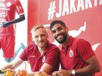 Hanno-Behrens-dan-Abdulla-Yusuf-Helal-bertemu-The-Jakmania-di-Persija-Store.jpg