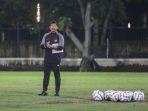 Indra-Sjafri-sedang-memimpin-latihan-pemain-Timnas-Indonesia-U-20.jpg