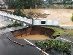 JALAN-JEMBATAN-AMBLAS-Banjir-di-Jalan-Perumahan-Kemang-Pratama.jpg
