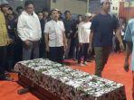 wartakota/Jenazah-Muhammad-Rizki-19-saat-disalatkan-Selasa-2492024.jpg
