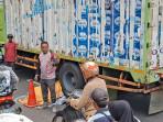 KECELAKAAN-Pemotor-perempuan-tewas-terlindas-truk-di-Jalan-Raya-Bogor.jpg