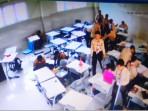 KEKERASAN-DALAM-KELAS-Heboh-siswa-sekolah-me.jpg