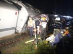 KERETA-ANJLOK-PT-Kereta-Api-Indonesia-Persero-Da.jpg
