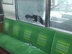 Kaca-jendela-KRL-Commuter-Line-Manggarai-Angke-mengalami-pecah.jpg