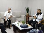 Kamaruddin-Simanjuntak-saat-mendampingi-kliennya-Agus-Hartono.jpg