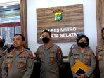 Kapolres-Metro-Jakarta-Selatan-Kombes-Budhi-Herdi-Susianto-saat-konferensi-pers.jpg
