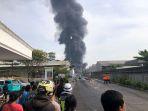 Kebakaran-pabrik-minyak-di-Bekasi-0394.jpg