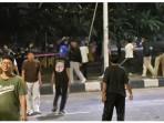Kelompok-pemuda-tawuran-di-Kalimalang.jpg