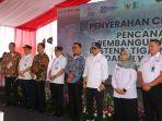 Kementerian-Perhubungan-dan-Kementerian-BUMN-melakukan-pencanangan-pembangunan-stasiun-dan-fly-over.jpg