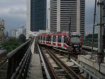 Kereta-LRT-Jabodebek-tiba-di-Stasiun-di-kawasan-Jakarta-Selatan-Rabu-2852025.jpg