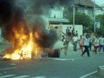 Kerusuhan-27-Juli-1996-di-Jakarta-dikenal-dengan-Kudatuli.jpg