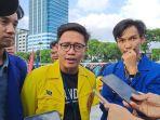 Ketua-BEM-UI-Bayu-Satrio-saat-ditemui-di-depan-gedung-DPR-RI.jpg