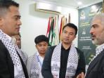 Ketua-Umum-PBB-Gugum-Ridho-Putra-dan-Ketua-YPSP-Dr-Ahed-Abu-Al-Atta.jpg