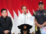 Ketum-PSSI-Erick-Thohir-kiri-Presiden-Joko-Widodo-tengah-dan-Menpora-Dito-Ariotedjo-kanan.jpg