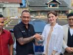 Kimberly-Ryder-menjual-mobil-ke-John-LBF-sebesar-Rp-180-juta.jpg