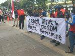 Koalisi-Pemuda-Peduli-BUMN-menggelar-aksi-unjuk-rasa-di-depan-Kementerian-BUMN.jpg