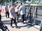 Kombes-Pol-Susatyo-Purnomo-Condro-cek-persiapan-pengamanan-unjul-rasa-Kamis-2762024.jpg
