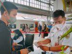 LIBUR-PANJANG-Suasana-Stasiun-Pasarsenen-Senen-Jakarta-Pusat-pada-Jumat-3052025.jpg