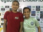 LIGA-2-Mantan-Pelatih-PSPS-Pekanbaru-Ilham-Romadhona-dan-pemain-PSPS-Achmad-Faris.jpg