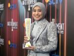 Lesti-Kejora-meraih-penghargaan-Infotainment-Awards-2025-kategori-Gorgeous-Mom.jpg