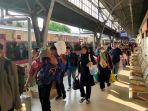 MUDIK-LEBARAN-Suasana-Stasiun-Pasarsenen-Senen-Jakarta-Pusat-pada-Rabu-942025.jpg