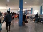 MUDIK-LEBARAN-Suasana-loket-tiket-angkutan-mudik-lebaran-di-Terminal-Jatijajar-Depok.jpg