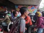 Mahasiswa-bagikan-BBM-Gratis-ke-Ojol-di-Persimpangan-Grogol-Jumat-992022.jpg