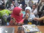 Makan-Malam-Bersama-Mensos-Syaifullah-Yusuf-Siswa-Siswi-Sekolah-Rakyat-Cibinong-Terharu.jpg
