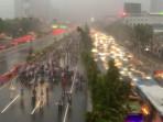 Demonstran Bubarkan DPR RI K​​​​uasai Jalan Tol Dalam Kota