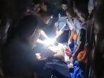 Memilukan-Operasi-Pasien-di-Gaza-Pakai-Senter-Handphone.jpg