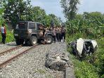 Mobil-Ditabrak-KA-Batara-Kresna-wa.jpg
