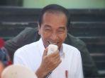 Momen-Jokowi-Pamit-dan-Mohon-Maaf-kepada-Warga-Surabaya-di-Pasar-Soponyono.jpg