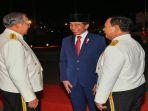 Momen-keakraban-pertemuan-Jokowi-SBY-dan-Prabowo-Subianto-dalam-Parade-Senja-Dirgahayu-ke-78-TNI.jpg