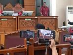 NIKITA-NGAMUK-SIDANG-Kericuhan-terjadi-dalam-sidang-dengan.jpg
