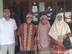 Nur-Azizah-Tamhid-jenguk-tokoh-agama-yang-sedang-sakit-di-Kelurahan-Tugu-Kota-Depok.jpg