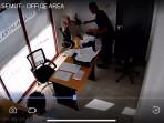 PELECEHAN-KEPALA-SSPG-Tangkapan-layar-rekaman-CCTV-t.jpg